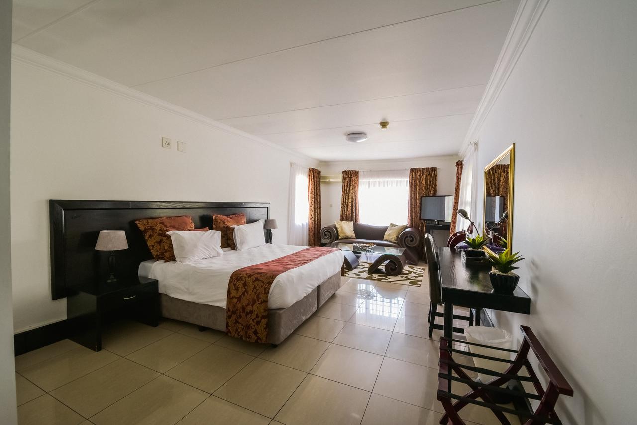 The Lakes Hotel & Conference Centre Benoni Εξωτερικό φωτογραφία