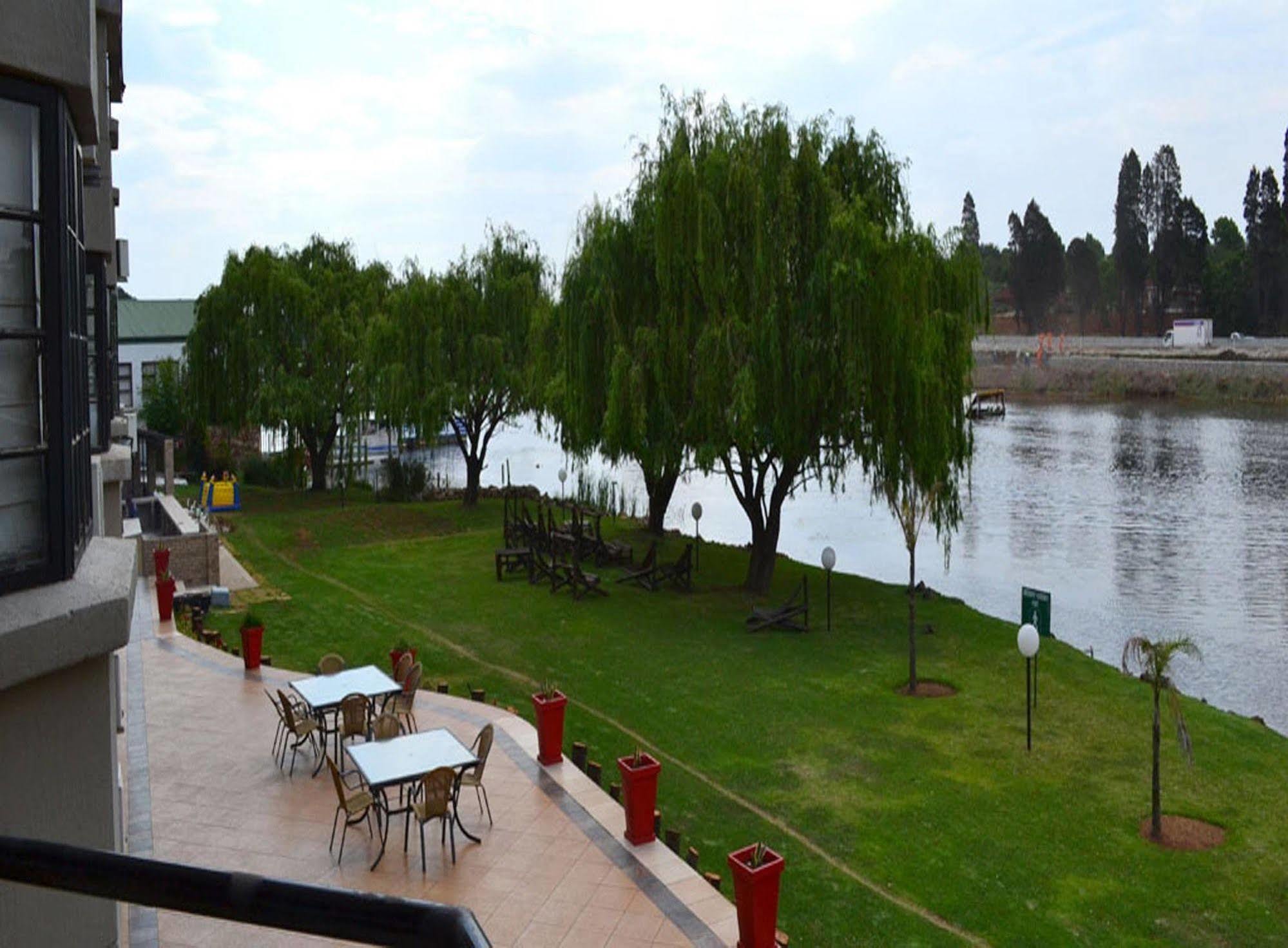 The Lakes Hotel & Conference Centre Benoni Εξωτερικό φωτογραφία