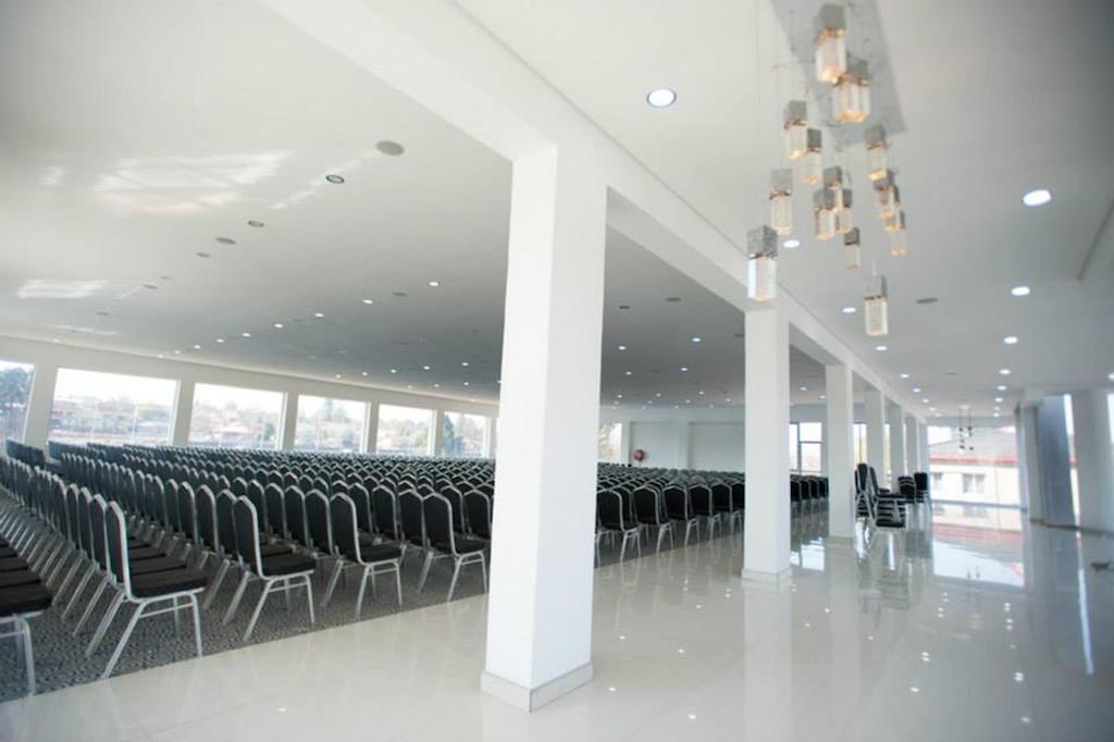 The Lakes Hotel & Conference Centre Benoni Εξωτερικό φωτογραφία